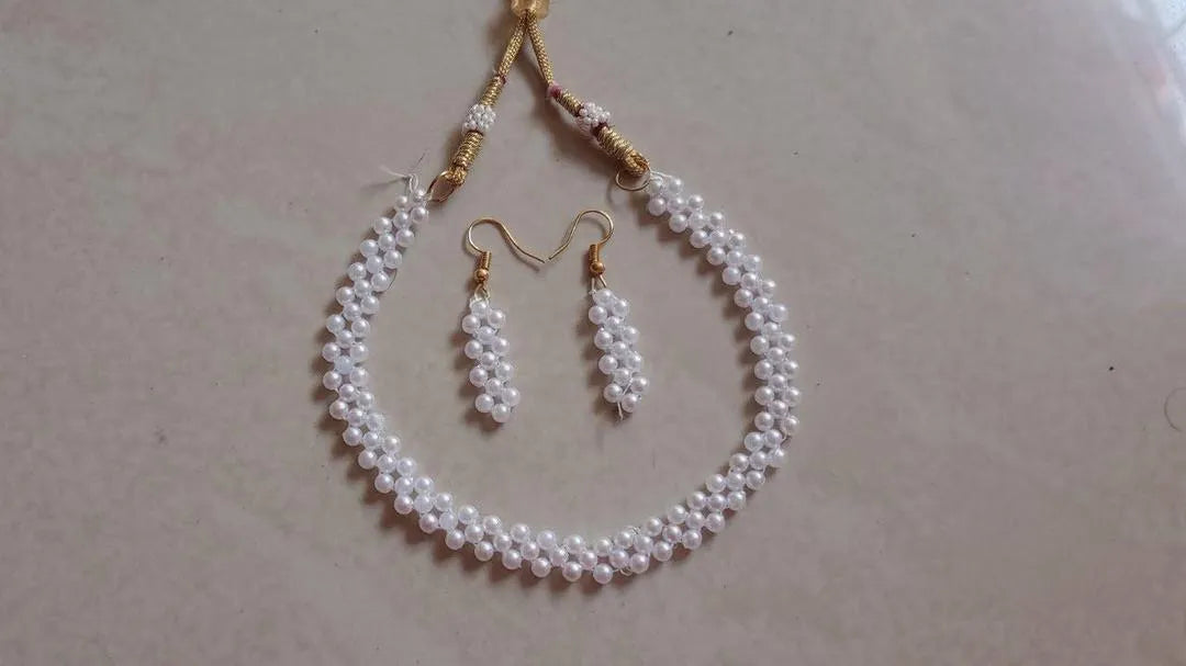 White Pearl Choker With Earrings